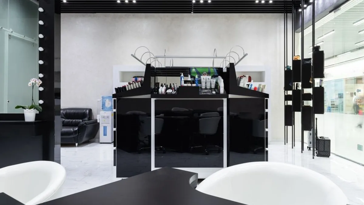 Salon Appointment Booking Software: What Actually Matters for Booth Renters